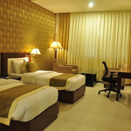 Hotel Devashish Haldwāni Екстериор снимка