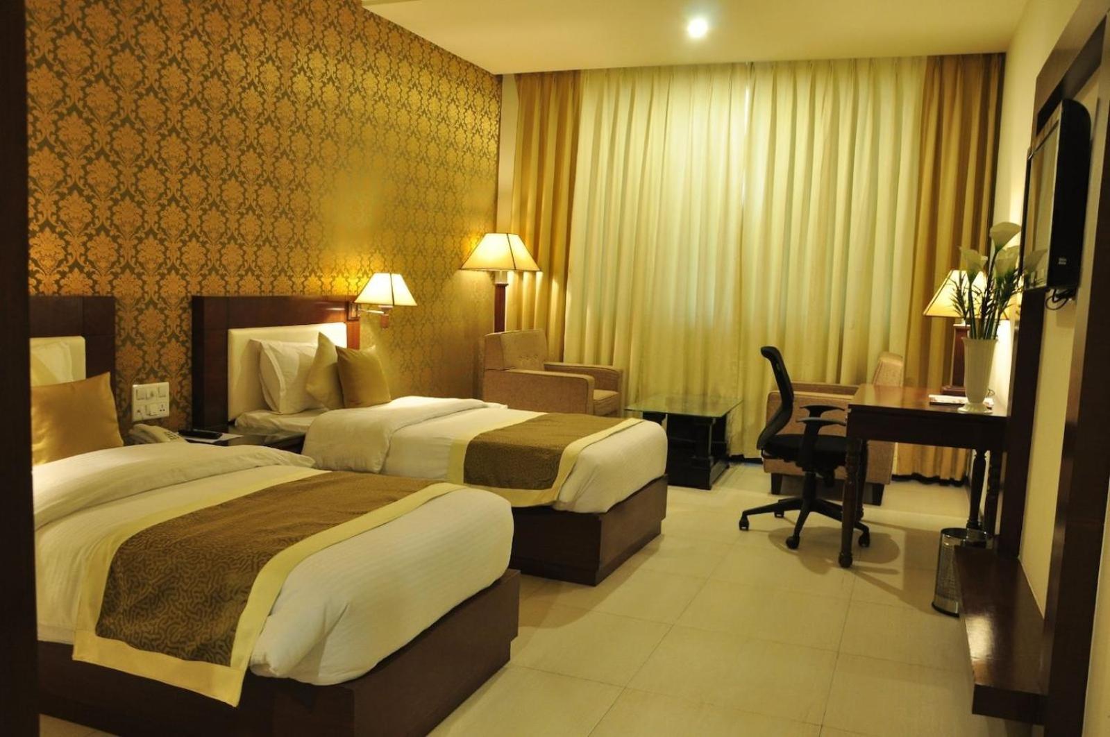 Hotel Devashish Haldwāni Екстериор снимка