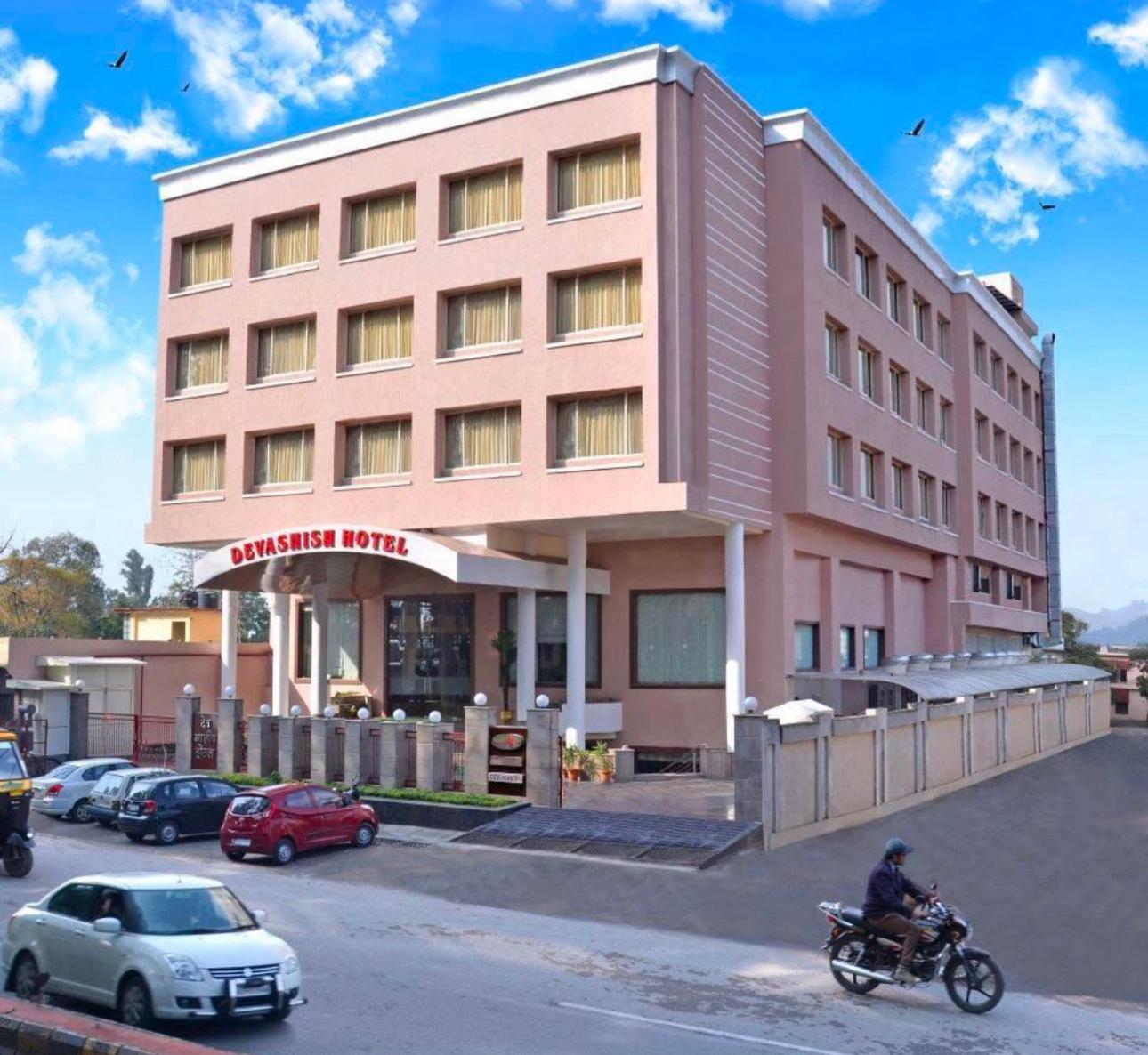 Hotel Devashish Haldwāni Екстериор снимка