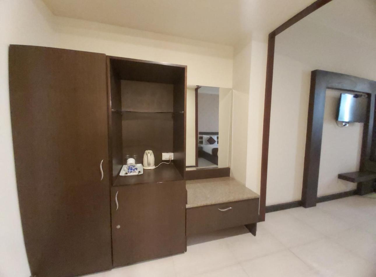 Hotel Devashish Haldwāni Екстериор снимка
