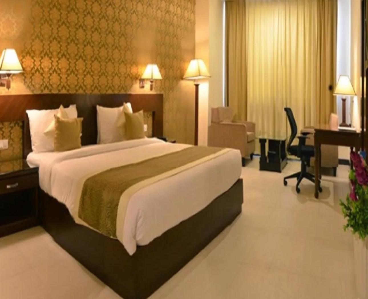 Hotel Devashish Haldwāni Екстериор снимка