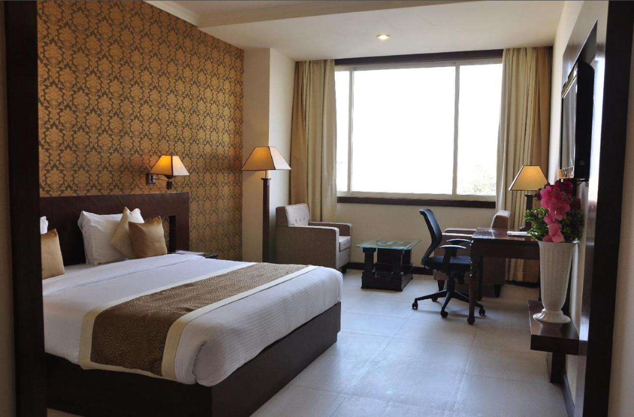 Hotel Devashish Haldwāni Екстериор снимка
