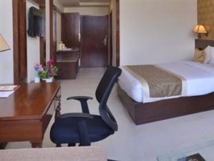 Hotel Devashish Haldwāni Екстериор снимка