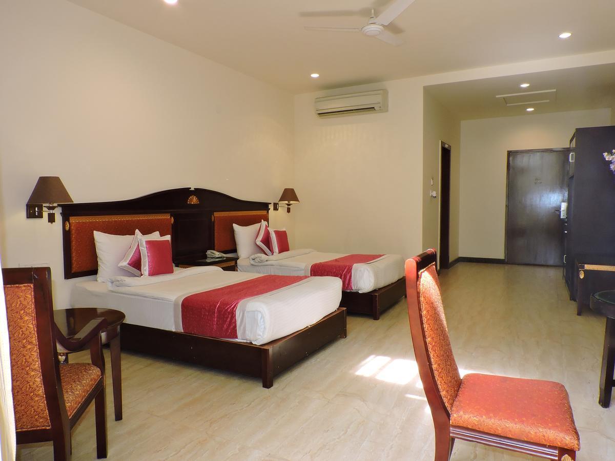 Hotel Devashish Haldwāni Екстериор снимка