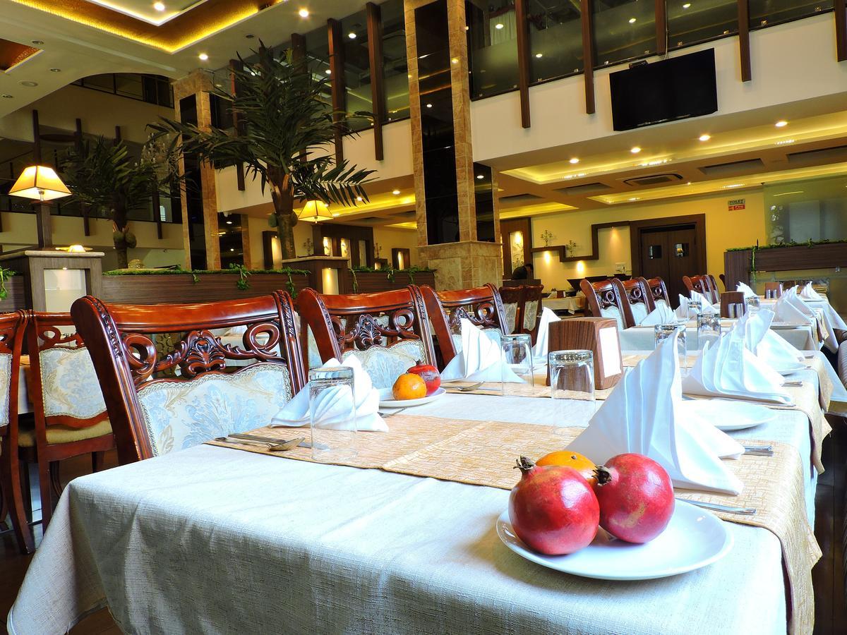 Hotel Devashish Haldwāni Екстериор снимка