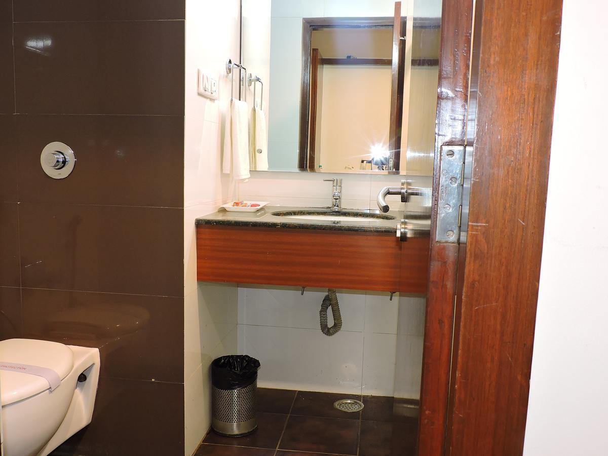 Hotel Devashish Haldwāni Екстериор снимка