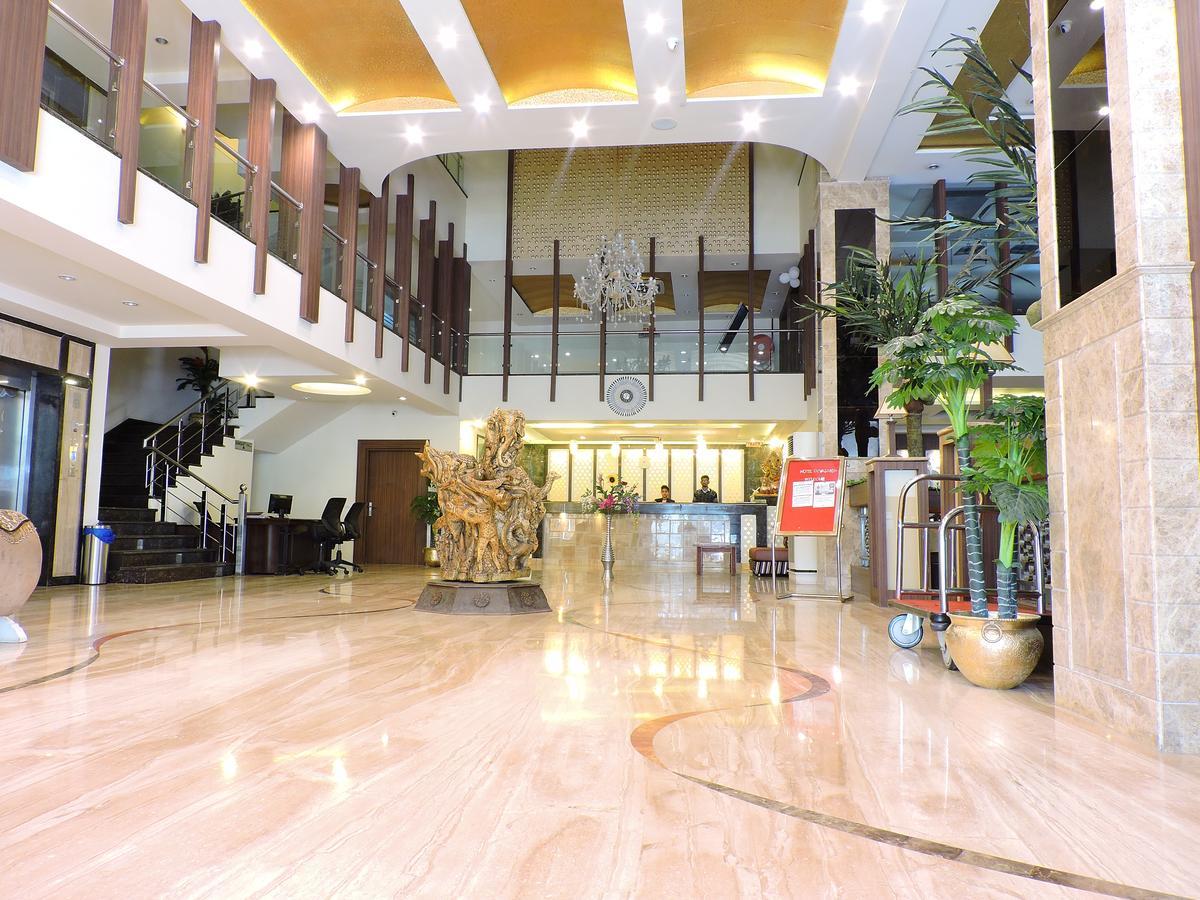 Hotel Devashish Haldwāni Екстериор снимка
